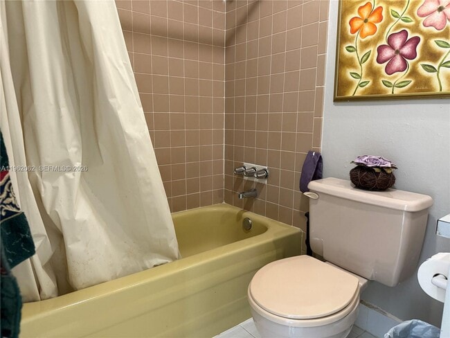 Building Photo - 6500 Kendale Lakes Dr