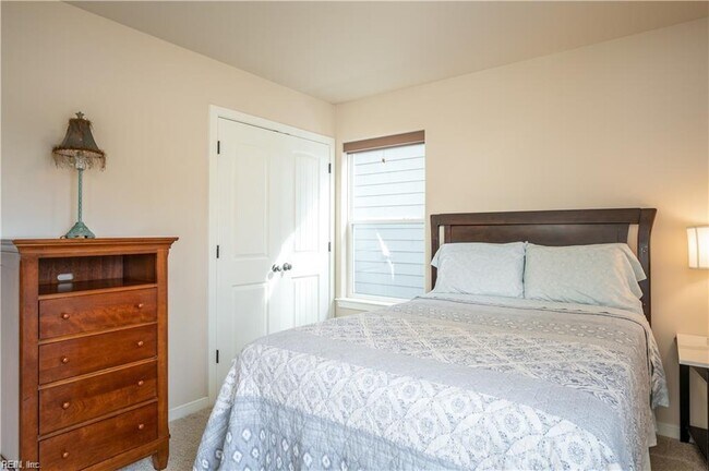 Building Photo - 225 Floridays Way