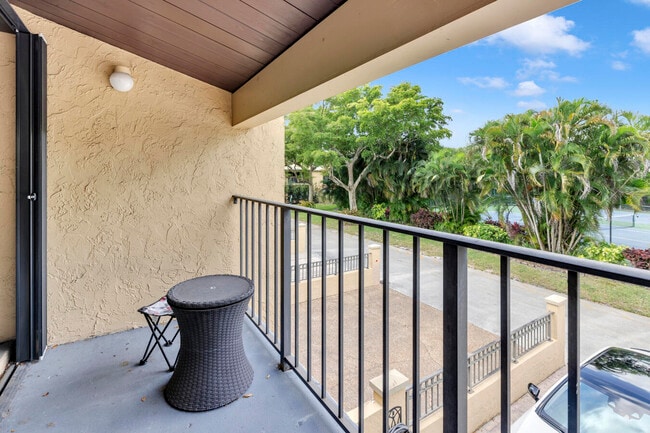 Building Photo - 720 E Coco Plum Cir