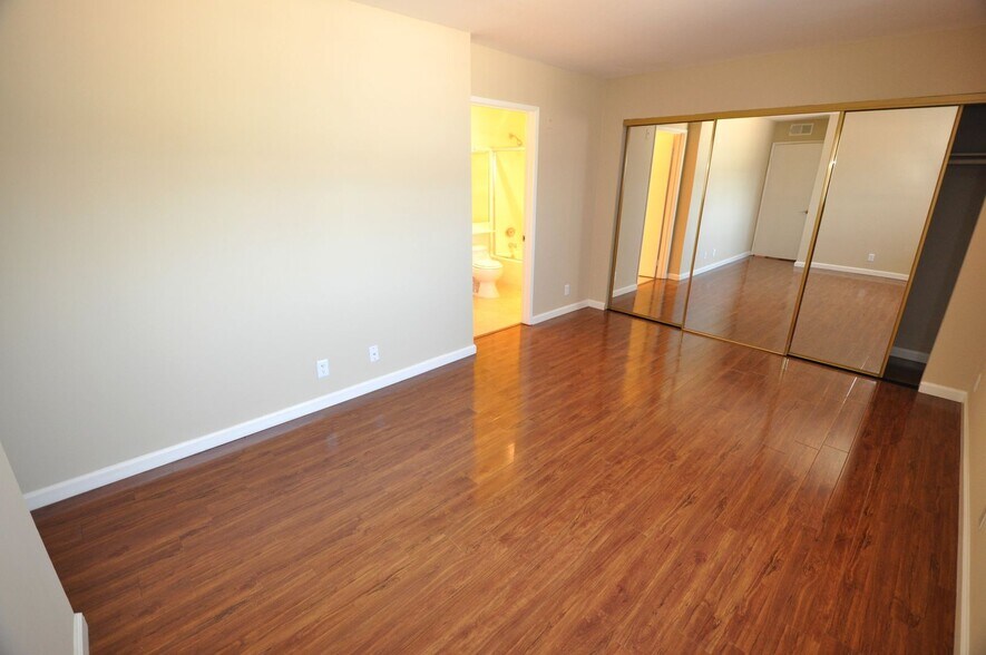 Building Photo - 5002 Tujunga Ave