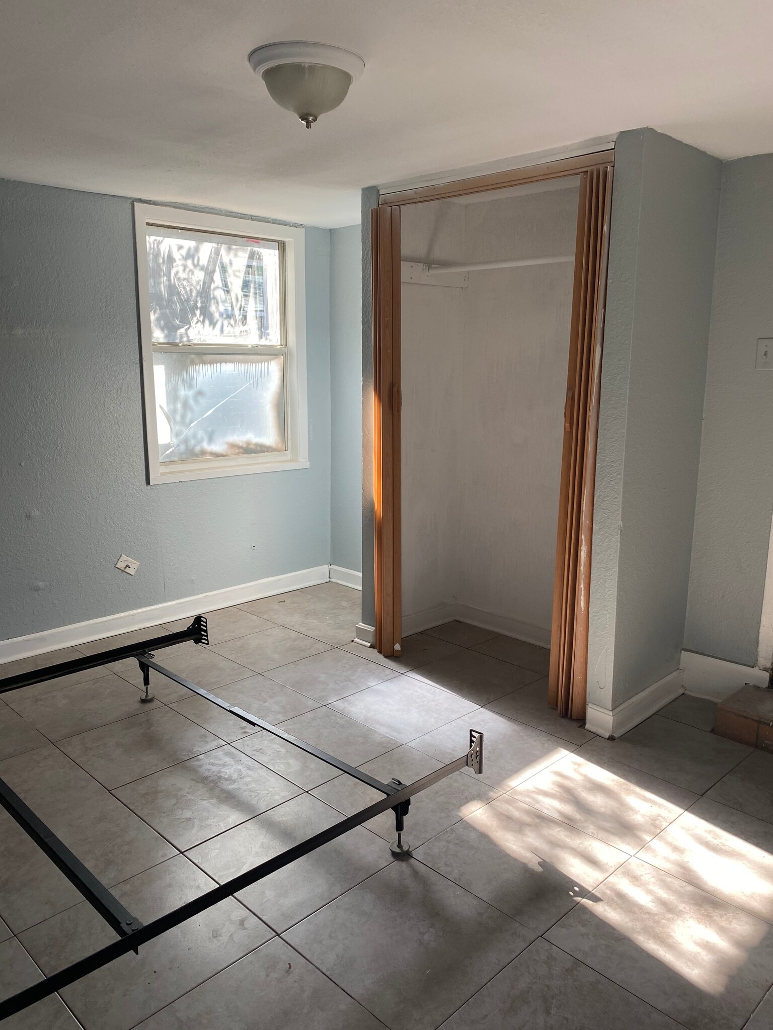 Building Photo - 2022 E New Orleans Ave