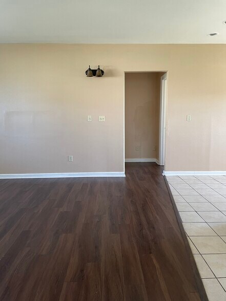 Living room_2 - 7925 Danube Rd