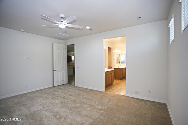 Building Photo - 977 W Finch Dr