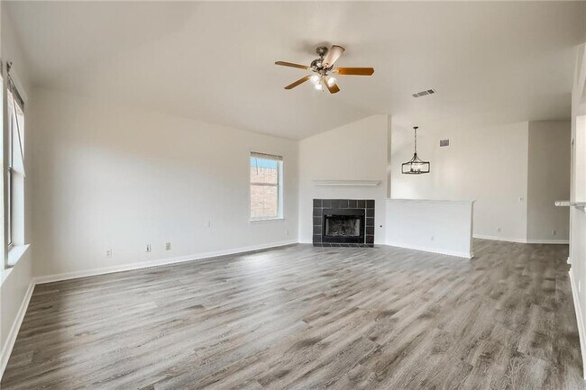 Building Photo - 607 Ranchero Rd