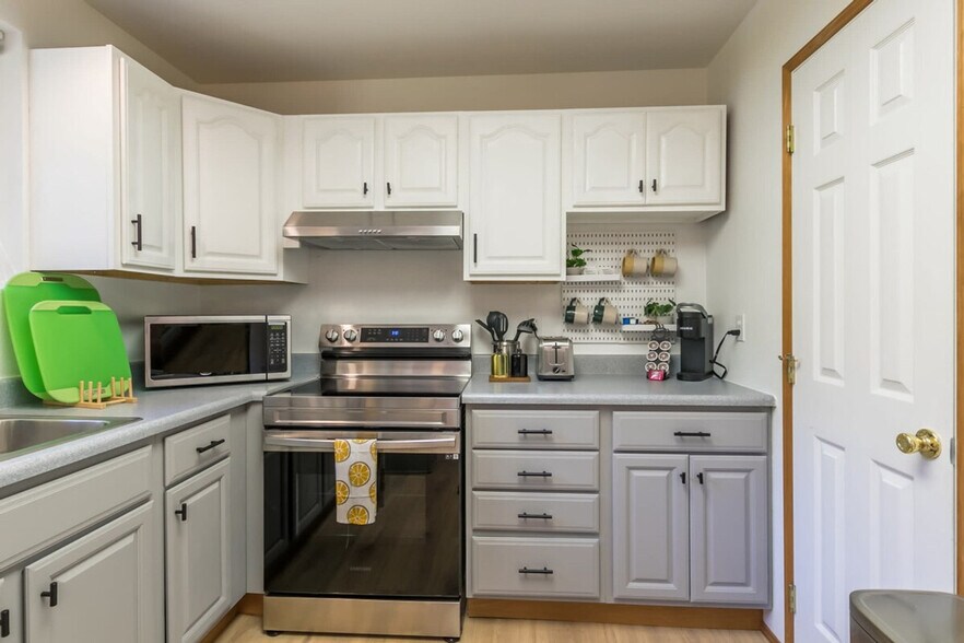 Building Photo - 226 Paradise Dr