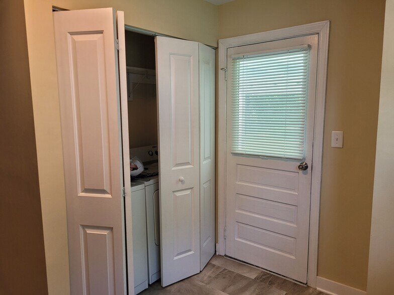 Building Photo - 21612 Hudson St