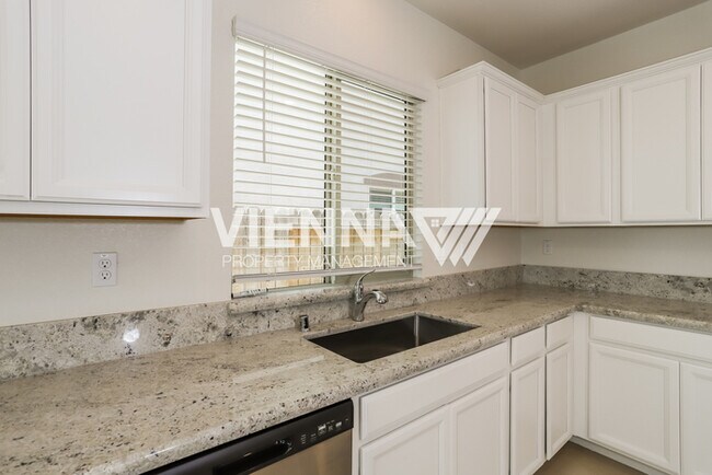 Building Photo - Gorgeous Home in Rancho with a POOL!