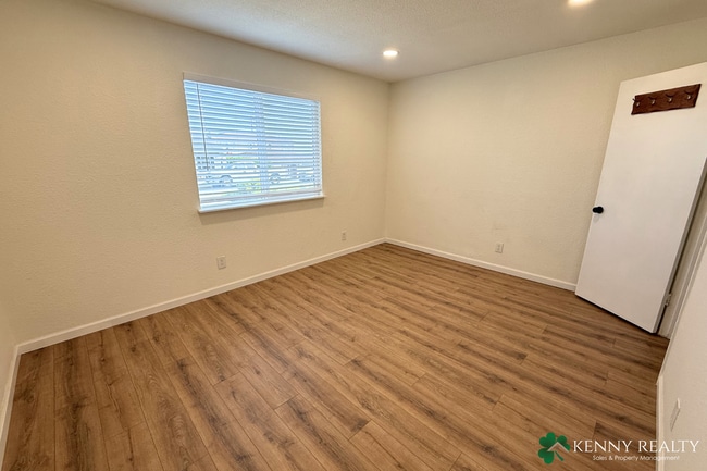 Building Photo - Remodeled 3 BD/2 BA Home with Private Entrance and Backyard