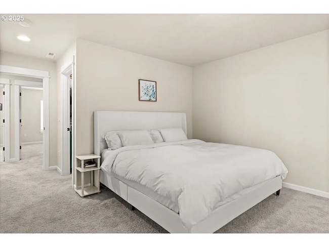 Building Photo - Modern Comfort Meets Convenience in Happy ...