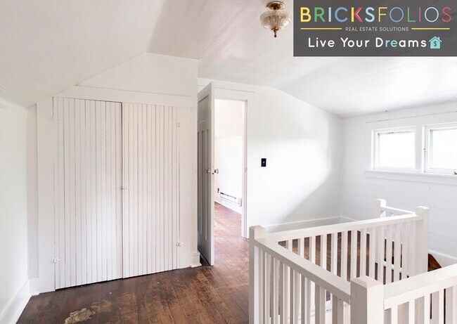 Building Photo - Nestled in the heart of a warm and welcomi...