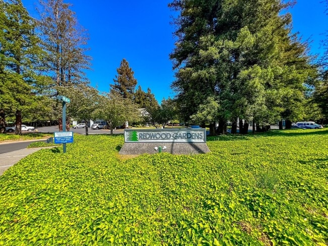 Primary Photo - Spacious 2 Bed/2.5 Bath Napa Condo in Peac...