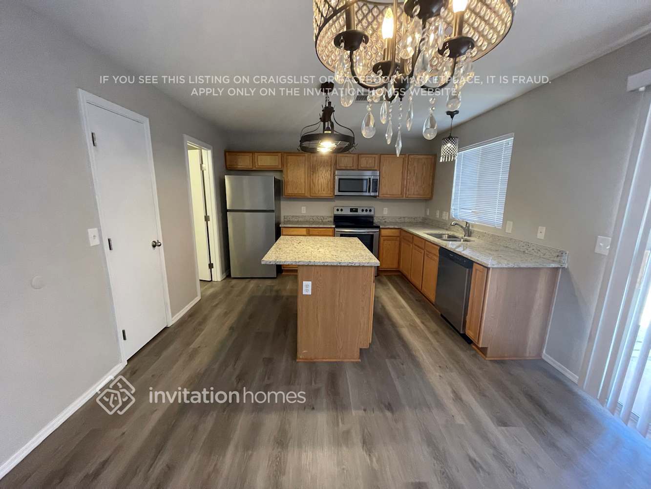 Building Photo - 1551 E Betsy Ln