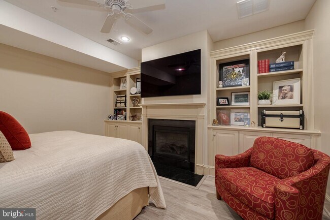Building Photo - 712 Bracey Ln