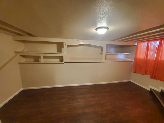 Building Photo - Nice 3 bedroom 2 bathroom Home