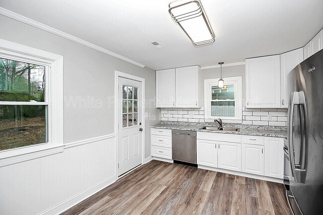 Building Photo - 604 Westwood Cir