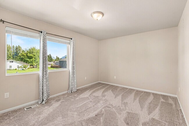 Building Photo - Spacious 5-Bedroom Home with Bonus Loft in Daisy Crossing! $3,300!!