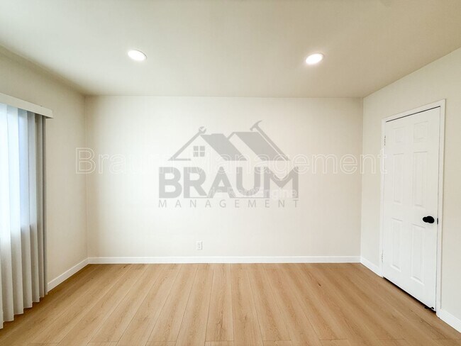 Building Photo - 7339 Woodman Ave