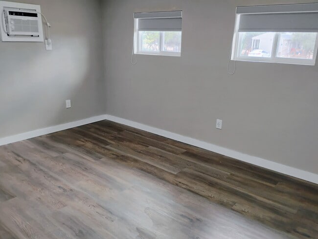 Building Photo - 5A - Park Model  pec meter 572327