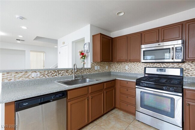Building Photo - 7859 Windhamridge Dr