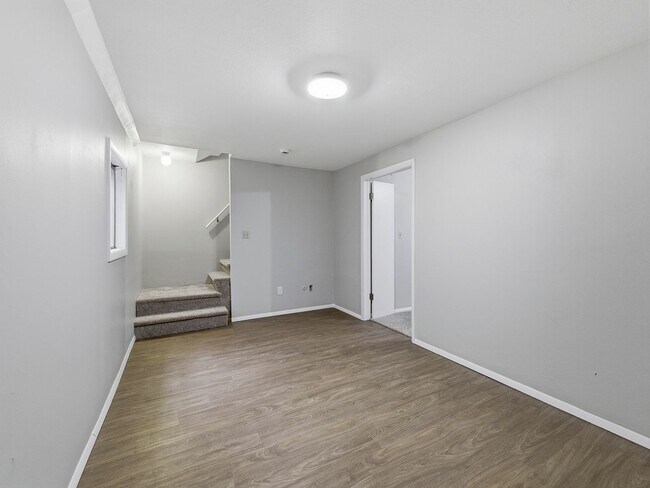 Building Photo - Spacious 2 Bed Condo W/ Bonus Basement Room, Fireplace & Garage Available NOW!