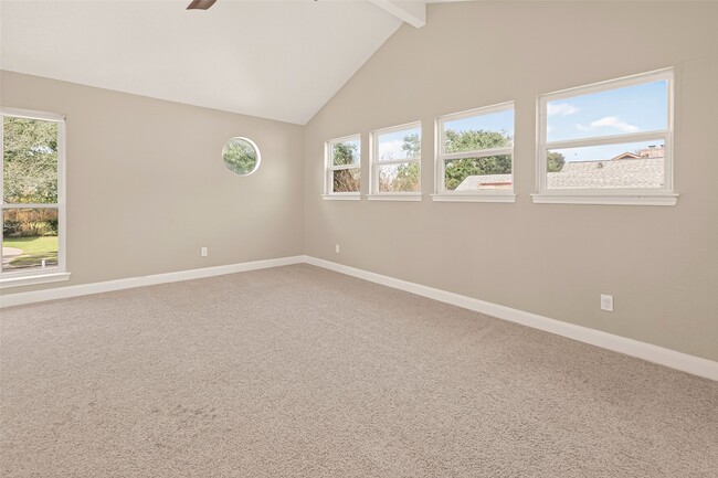 Building Photo - 1709 Coles Farm Dr