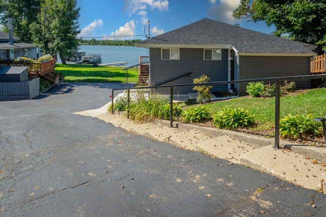 Building Photo - 525 Circle Dr