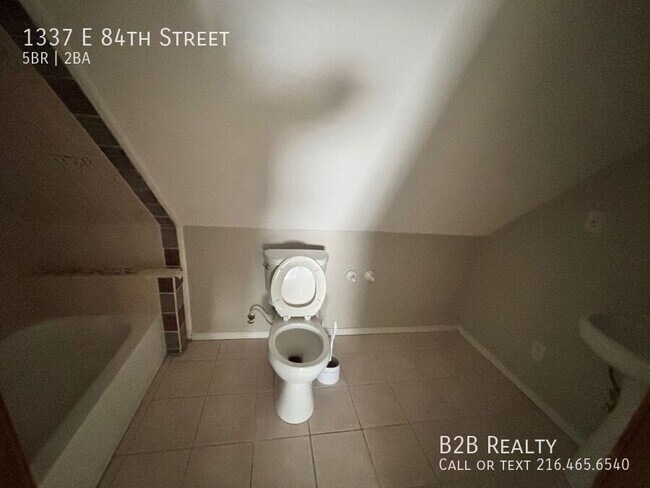 Building Photo - 1337 E 84th St