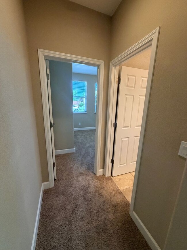 Building Photo - 1587 Manzanita Way