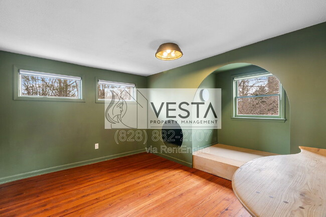 Building Photo - 4 Riddle Rd