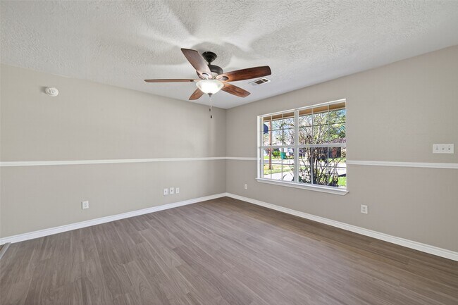 Building Photo - 210 N Shirley Ln