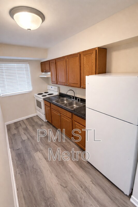 Building Photo - 10327 Renfrew Dr