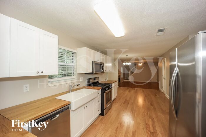 Building Photo - 3823 Riverview Ferry Crossing