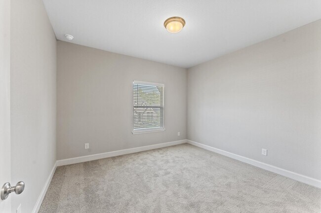 Building Photo - 528 Oakview Bend Dr