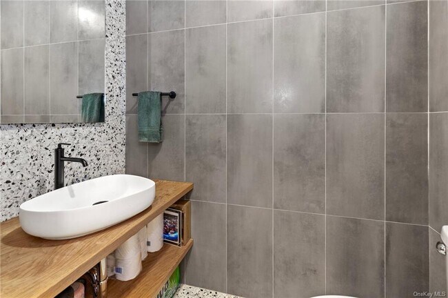 Building Photo - 150 N Bedford Rd