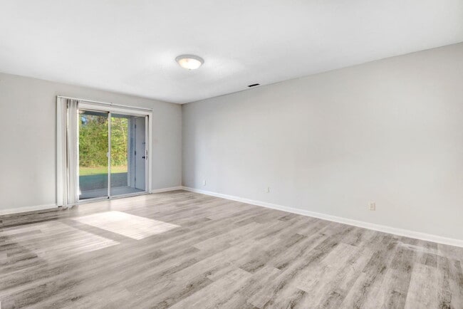 Building Photo - 2 BR | 1 BA Apartment - Scott Hills Apts in Goldsboro *Trash/Water/Lawn Care Included*