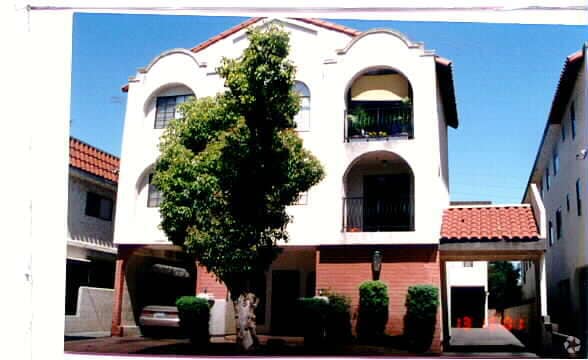 Building Photo - 11702 York Ave