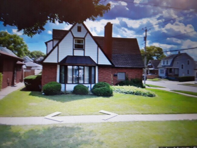 front - 2203 Forest Ave