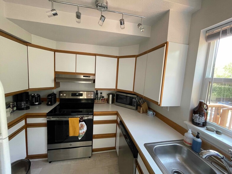 101 kitchen - 631 N Garden St