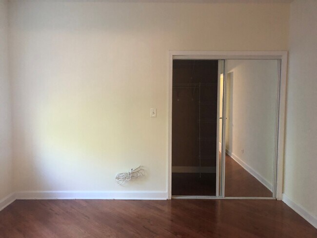 Building Photo - 1533 W Hollywood Ave