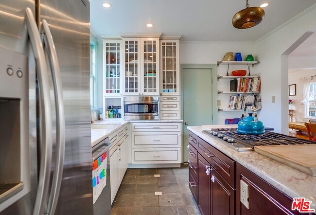 Building Photo - 2154 Willetta Ave N