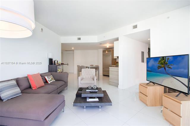 Building Photo - 1300 Brickell Bay Dr