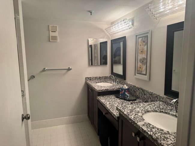 Building Photo - 14111 Royal Vista Dr