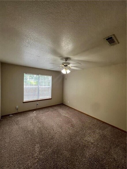 Building Photo - 2229 E Cinnamon Way