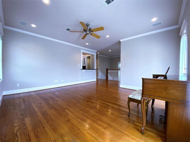 Building Photo - 801 Sawyer St