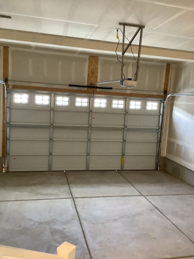 Building Photo - FREE FIRST MONTH'S RENT - New Construction Townhome Located in Prime Saratoga Springs Location