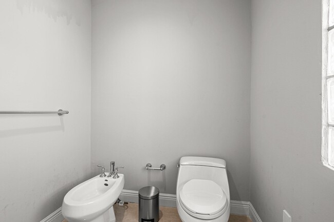 Building Photo - 6186 Duckweed Rd