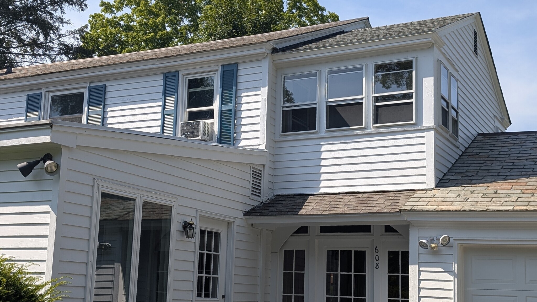 Building Photo - 608 S Pleasant St