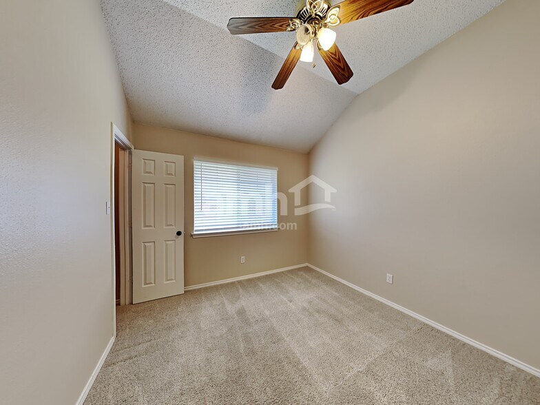 Building Photo - 3705 Staghorn Cir N