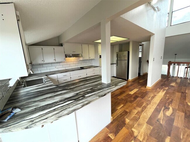 Building Photo - 210 Oak Springs Dr