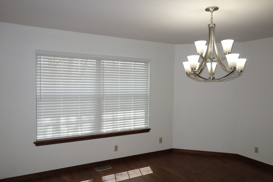 Building Photo - 7108 S Indianapolis Ave